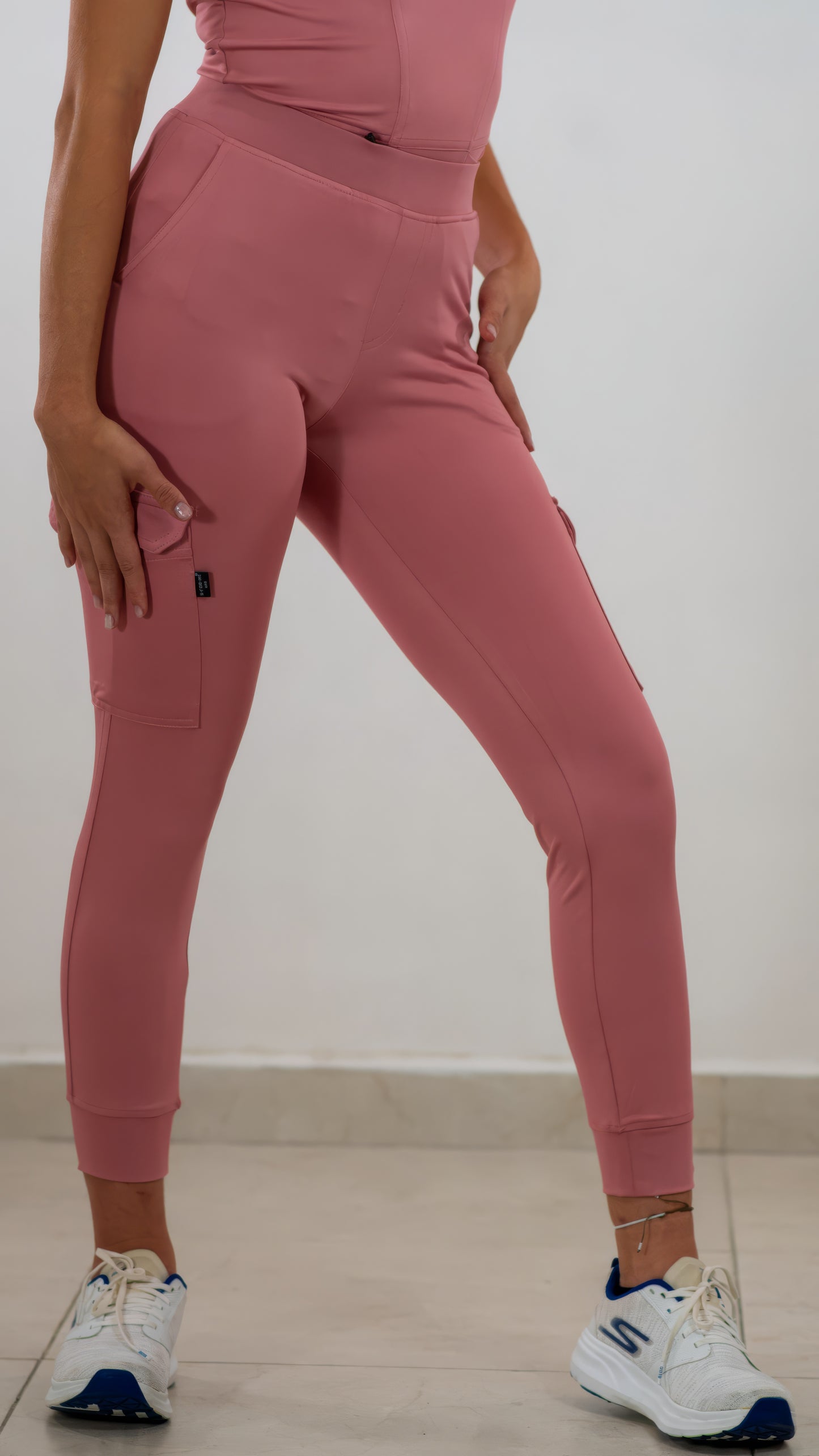 Jogger Quirúrgico, Scrubs Super Stretch Mujer 901 Palo de Rosa