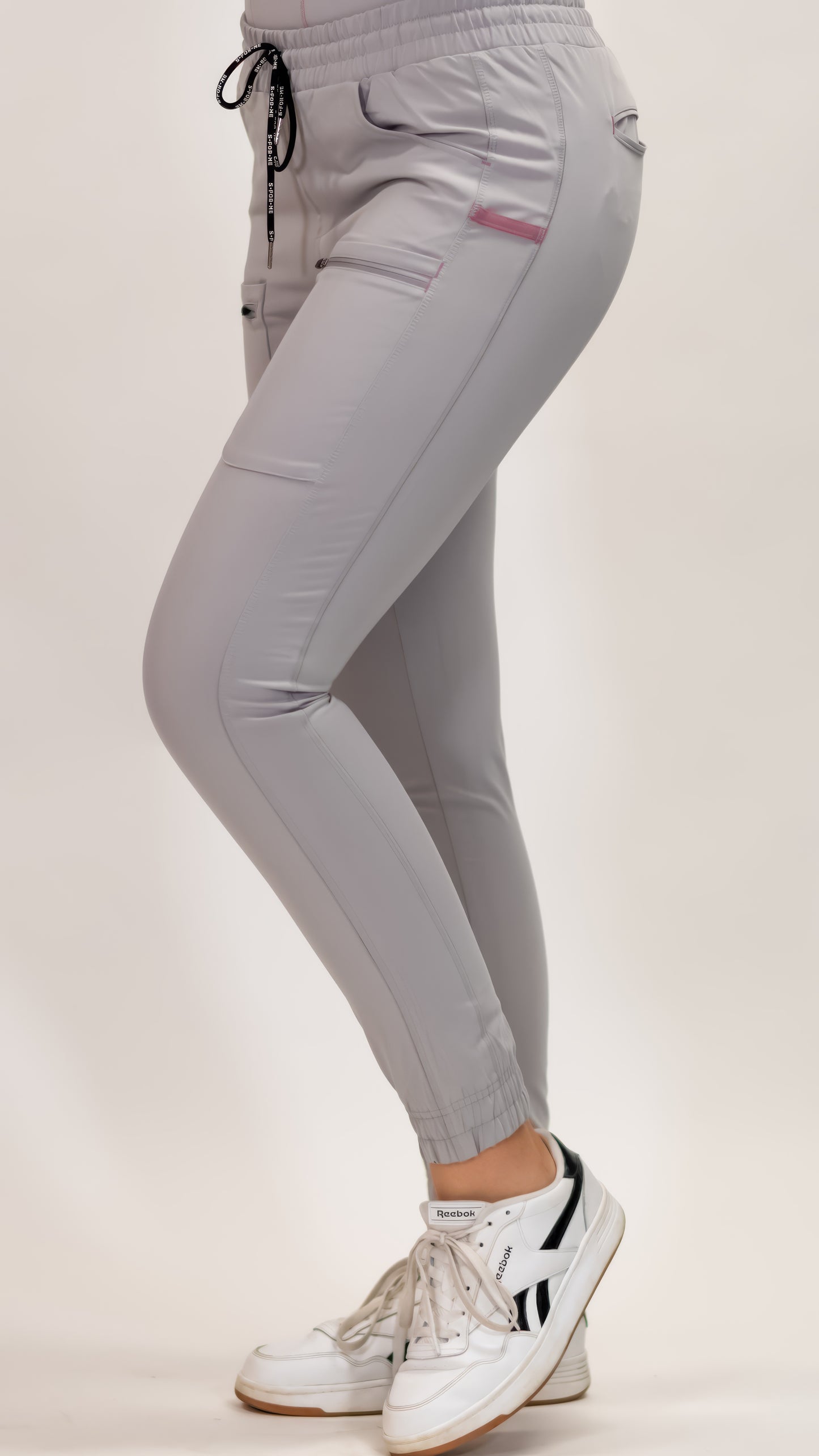 Jogger Quirúrgico Gris Perla Mujer, Scrubs Antifluido Est. 300