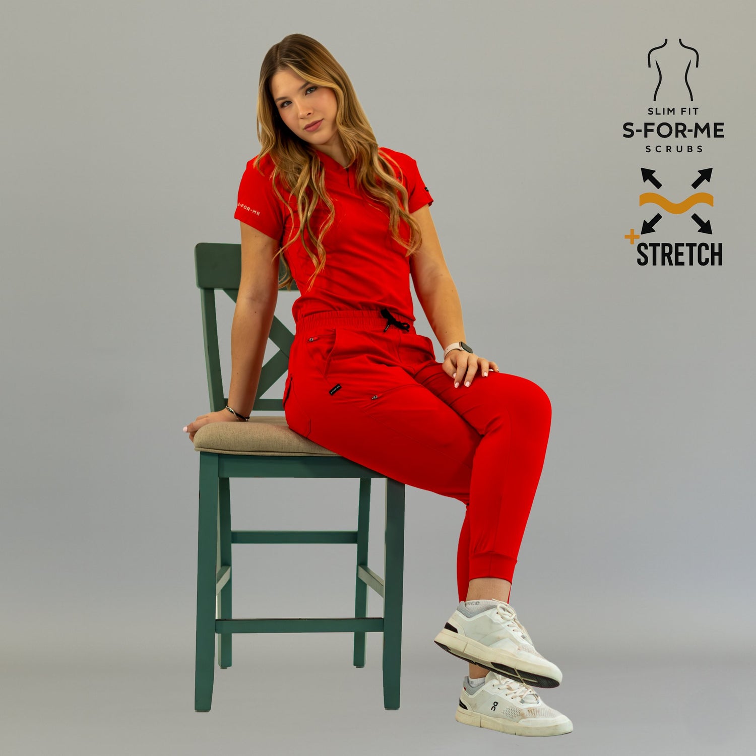 Filipina quirúrgica roja mujer Scrubs 905 Super Stretch en postura sentada