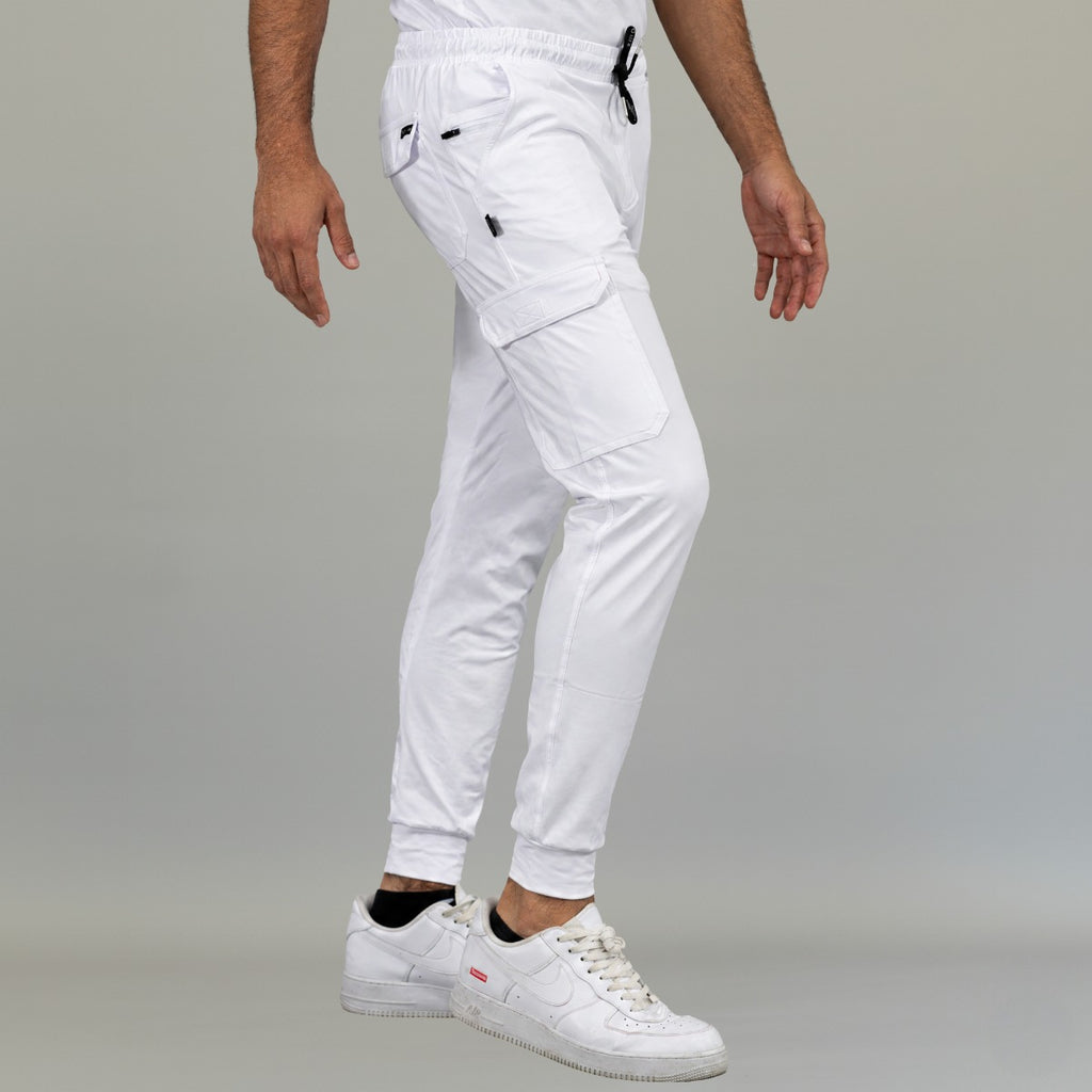 Vista lateral del jogger quirúrgico blanco hombre Super Stretch con bolsa cargo