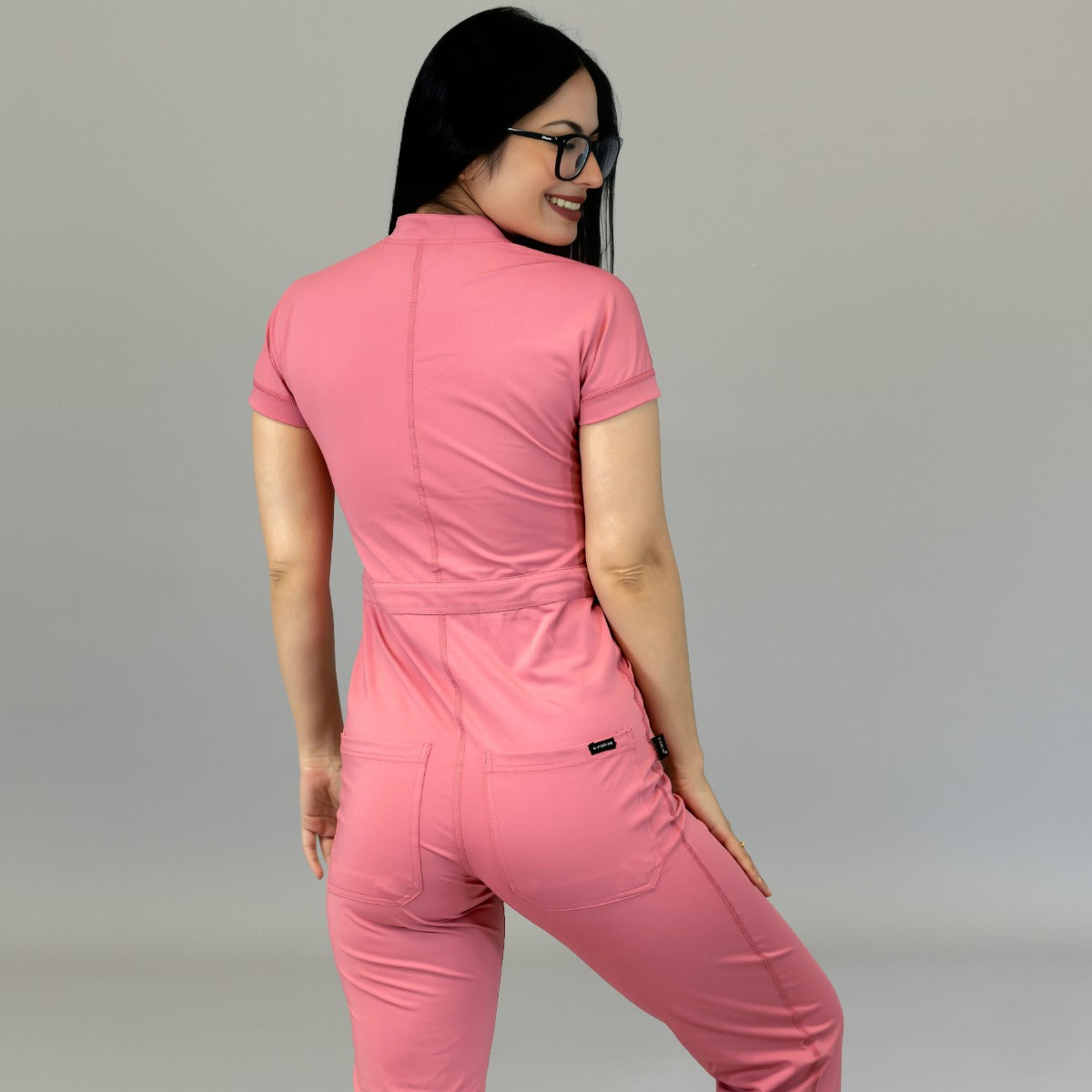 Vista posterior del jumpsuit quirúrgico mujer 945 Palo de Rosa