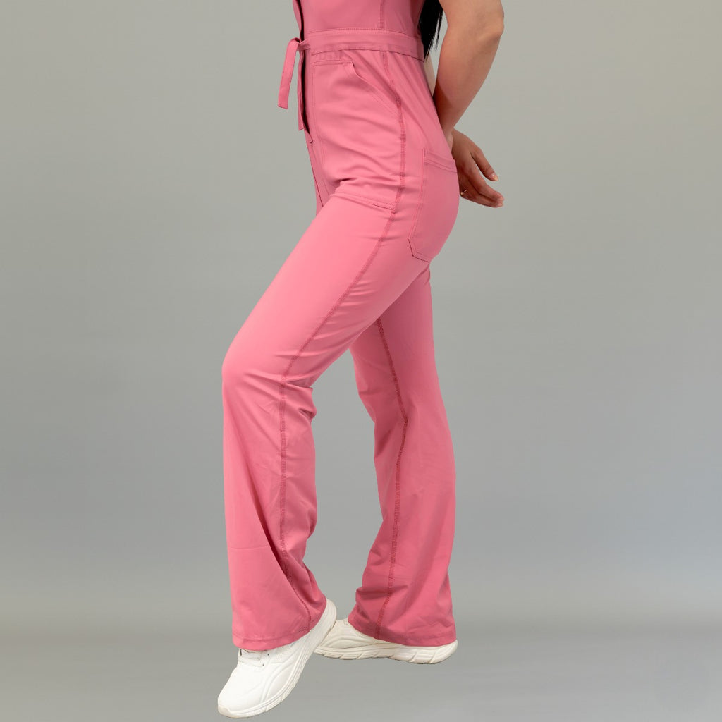 Vista lateral del pantalón del jumpsuit médico 945 Palo de Rosa