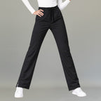 pantalon negro de mujer pose extendida