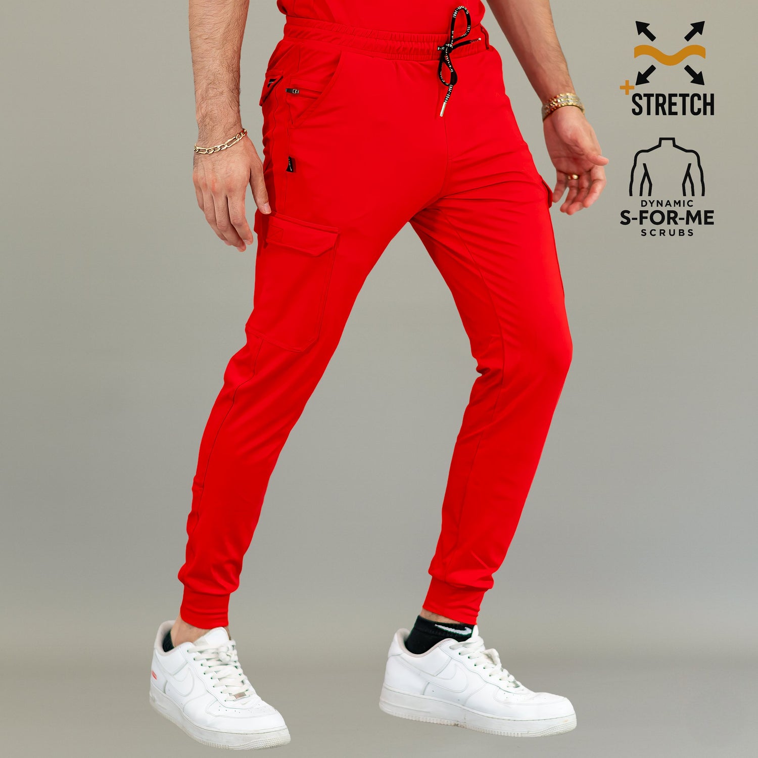 Jogger médico rojo para hombre 901 — vista en movimiento con tela Super Stretch