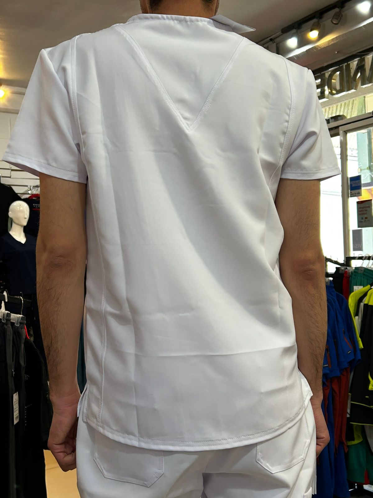 Filipina 501 Hombre Pure White cuello V Stretch Repelente.