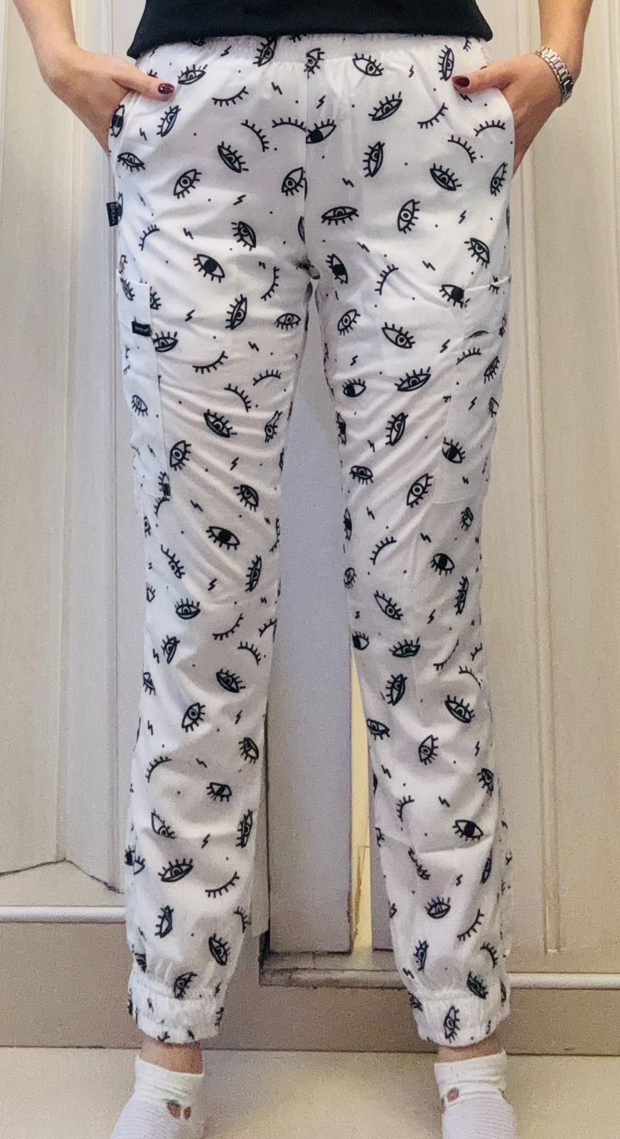 Jogger Quirurgico estampado ojos 6 bolsas Mujer FW