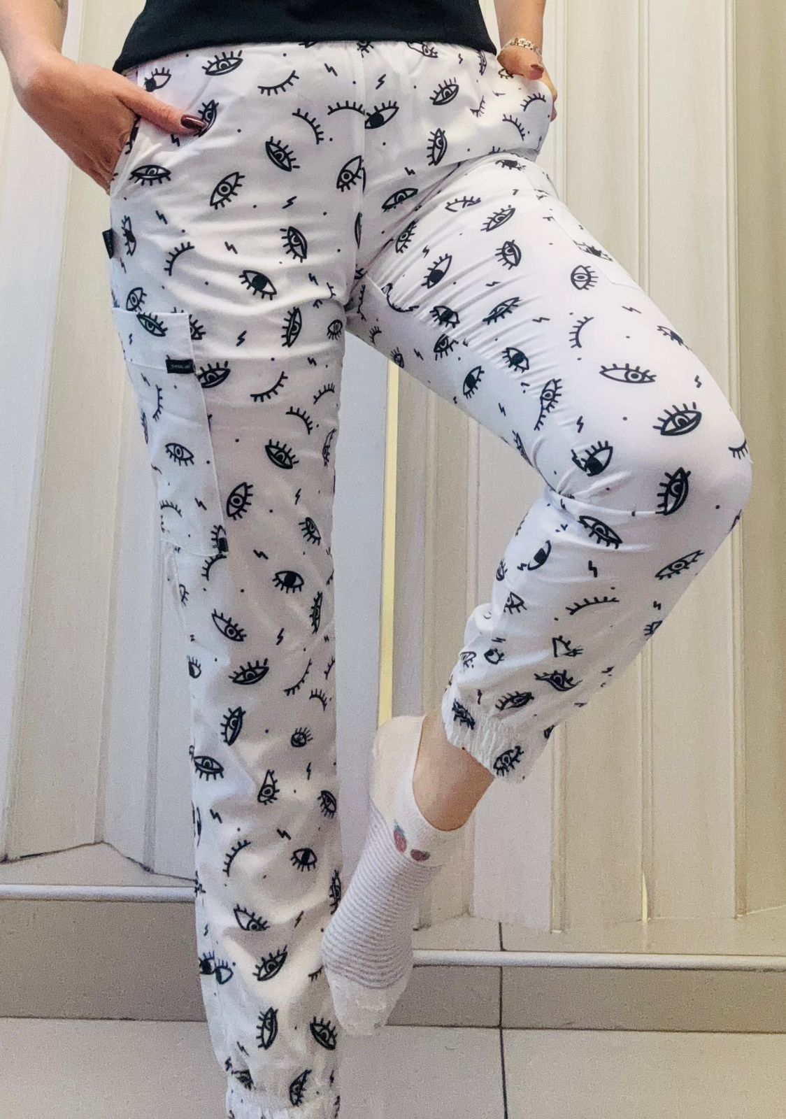 Jogger Quirurgico estampado ojos 6 bolsas Mujer FW