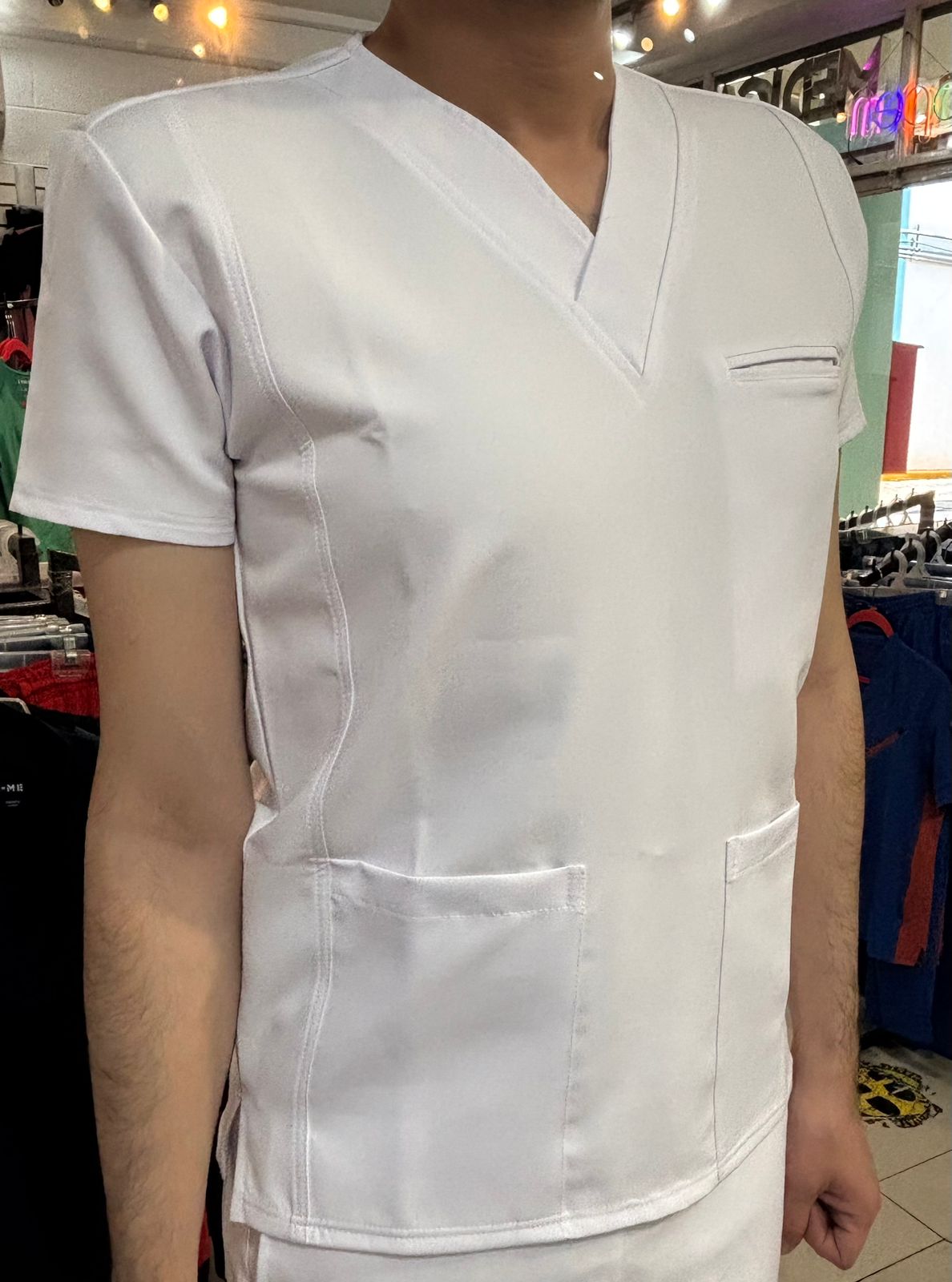 Filipina 501 Hombre Pure White cuello V Stretch Repelente.
